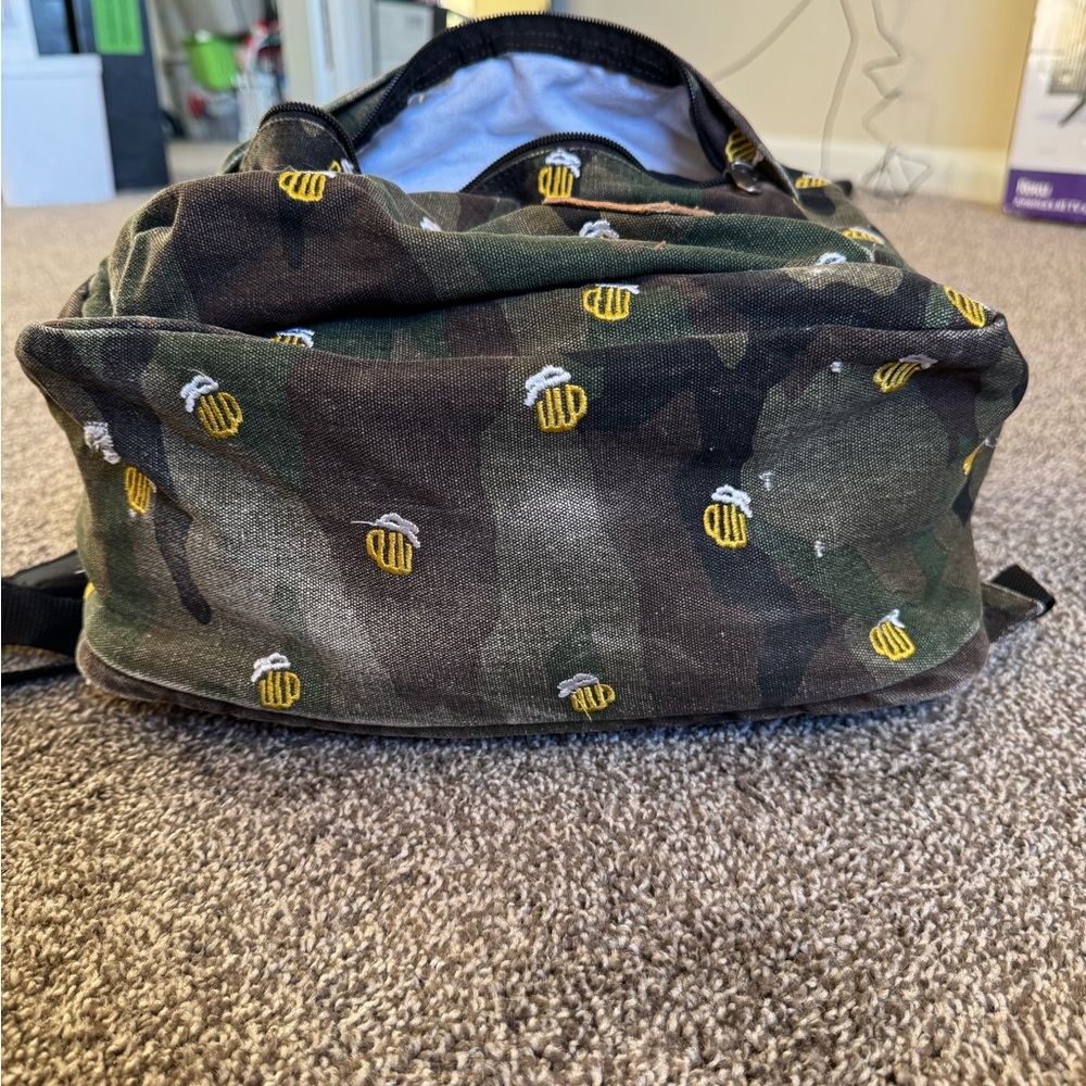 Vans Green Camouflage Backpack with Beer Mug Design - Picture 5 of 12